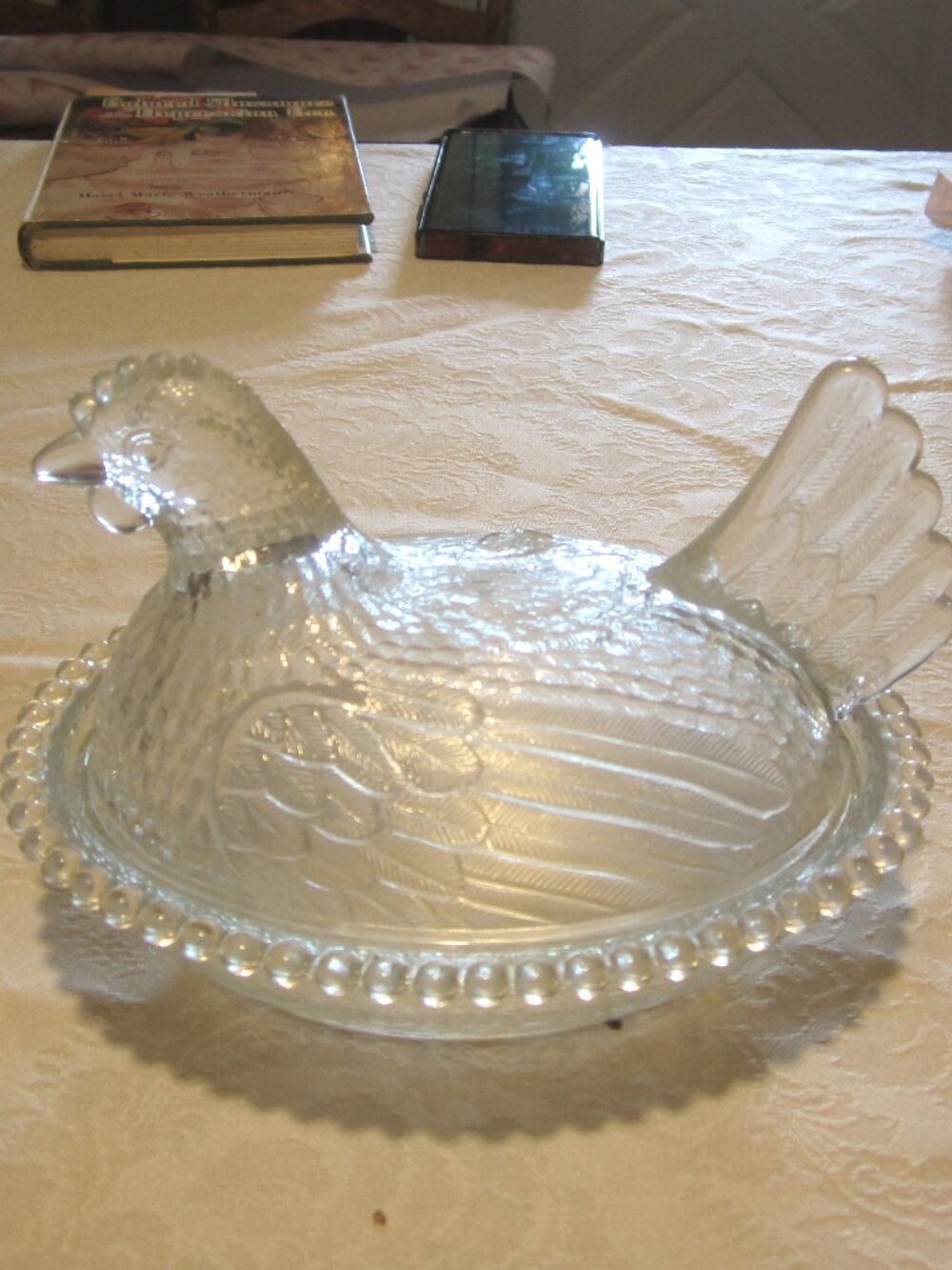 VTG HEN ON NEST COVERED DISH, CLEAR GLASS